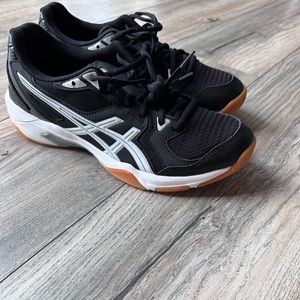 ASICS Volleyball Shoes - never been worn (size 9-runs small)
